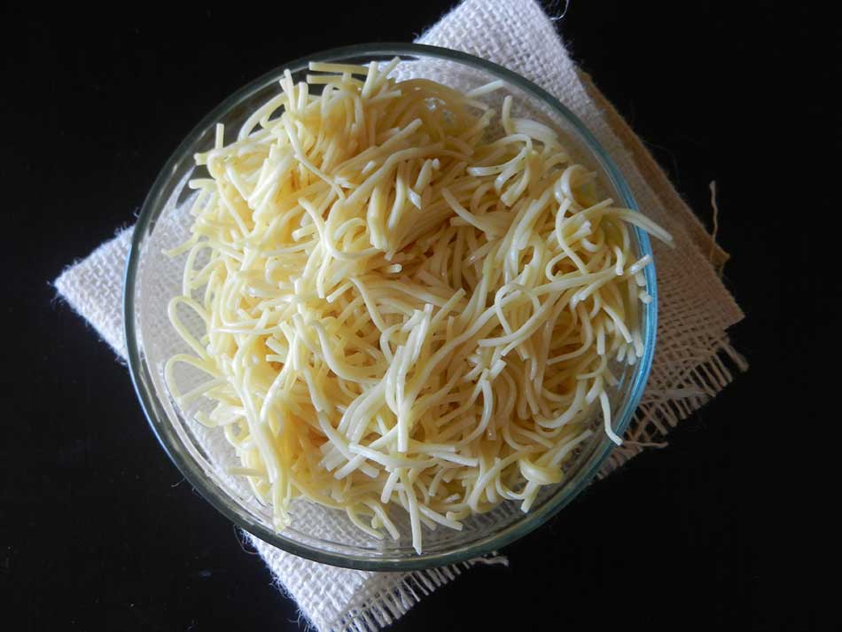 How to prevent boiled noodles from sticking